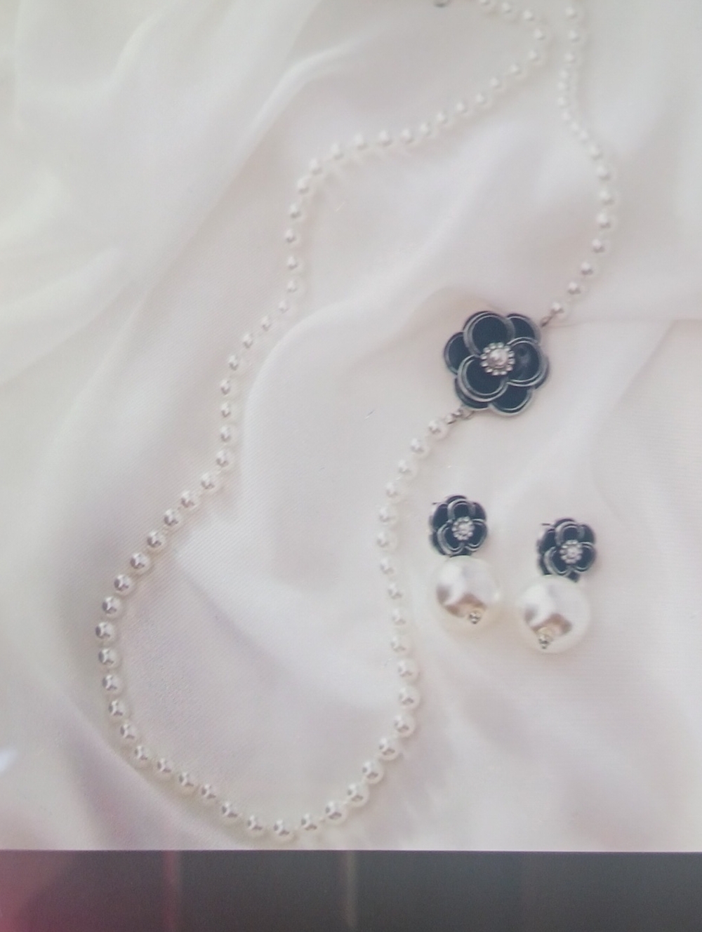 Floral Pearl Drop Necklace & Earrings Set - Black & White